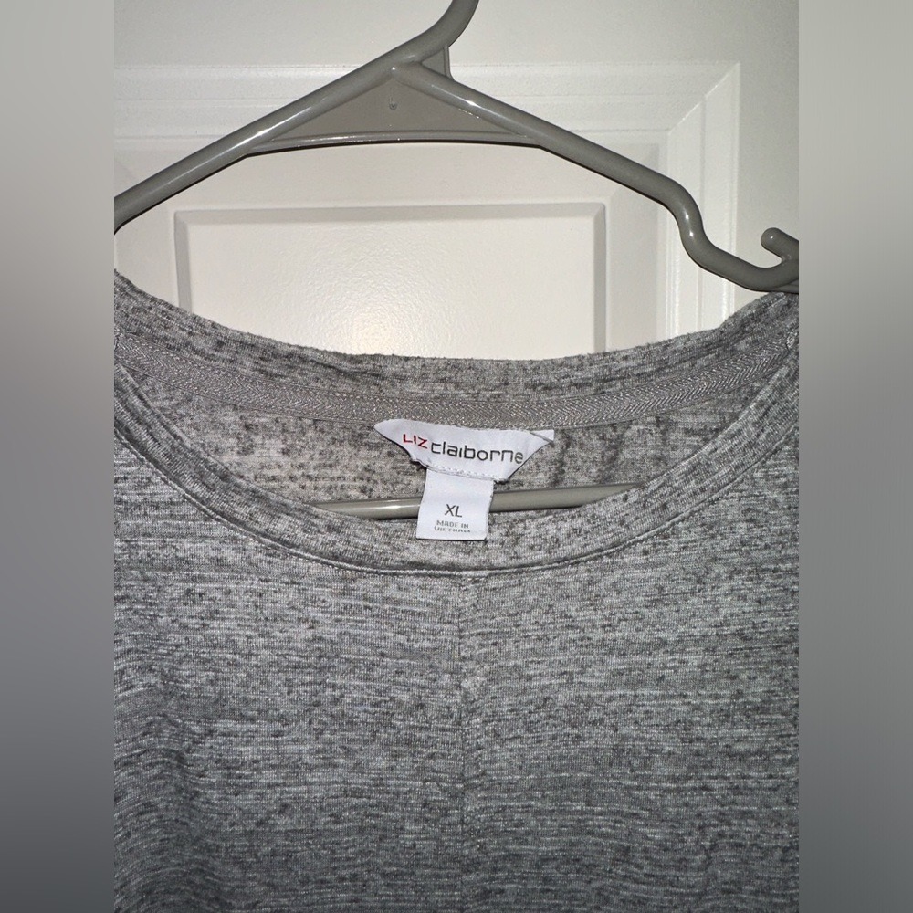 Liz Claiborne XL‎ Gray T-Shirt Short Sleeve Casual Everyday Top - Picture 2 of 3